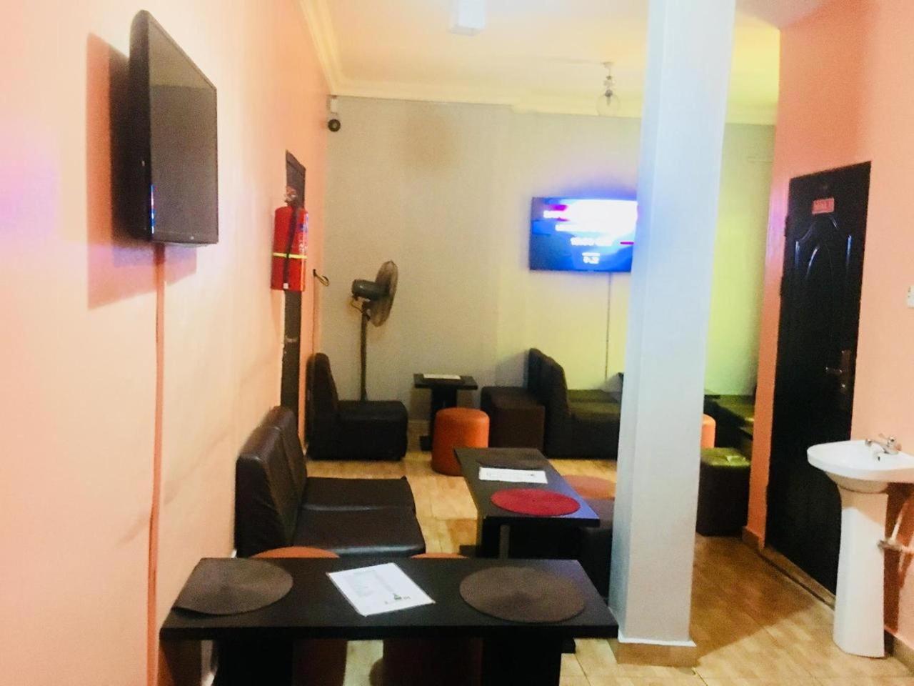 Esporta Suites Yaba Lagos Exteriör bild